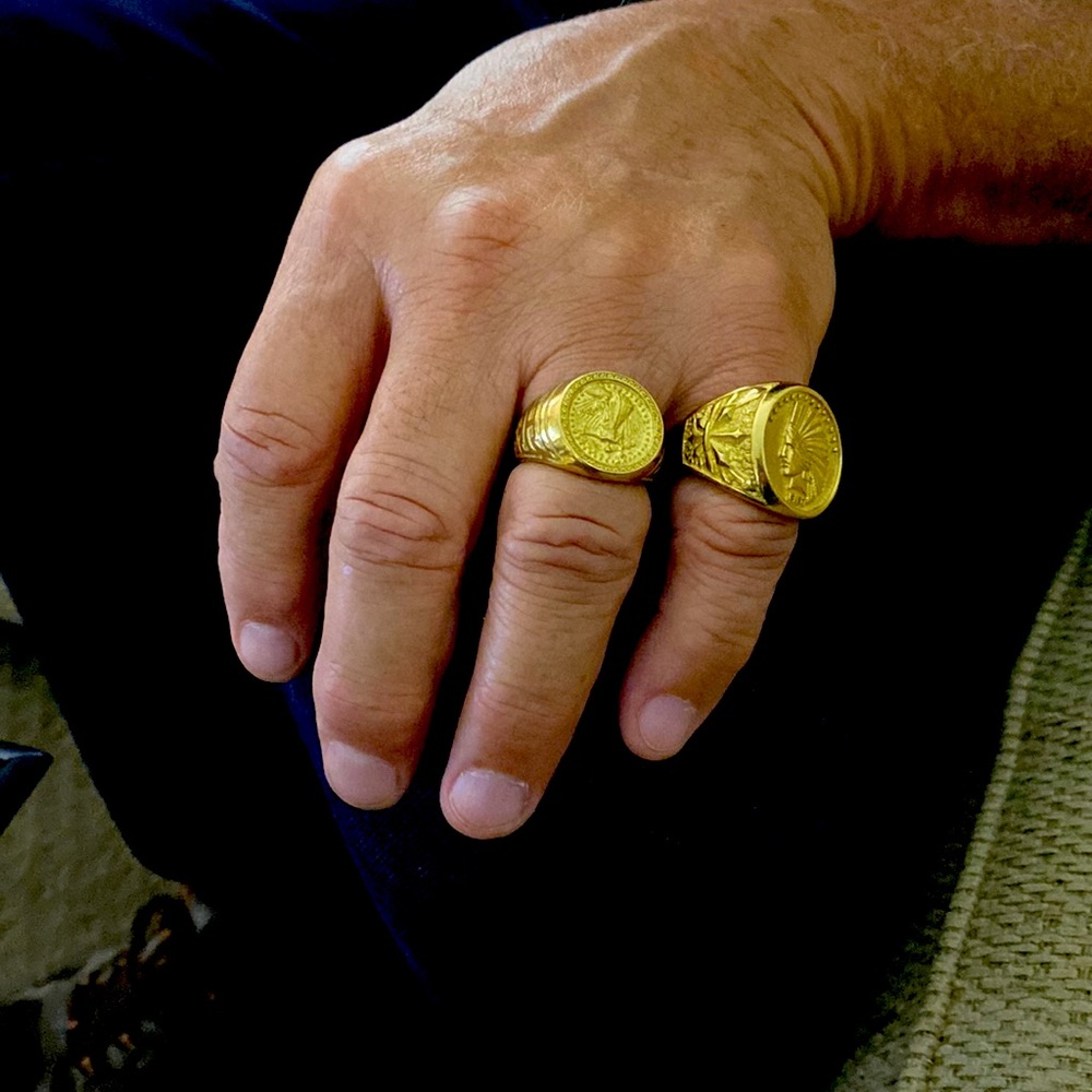 One  mens gold ring